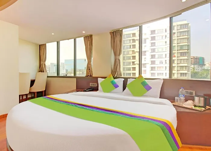 Glitz Hotels The Pacific - Nr Solitaire Corporate Park Mumbai